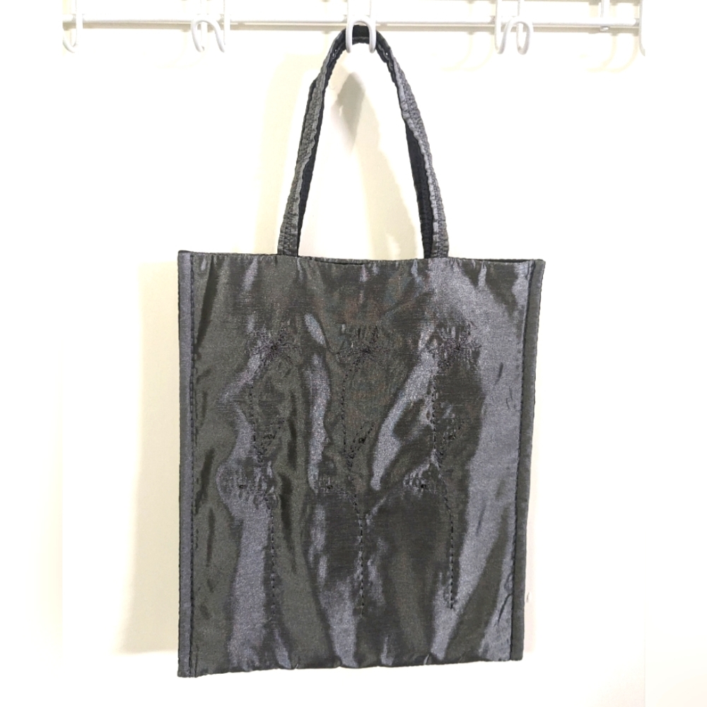 🌕 Gap dark silver metallic flower purse